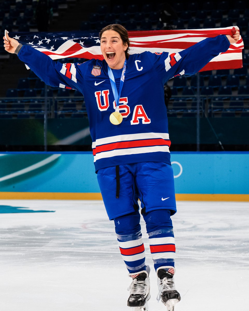 PWHL__Seattle's tweet photo. Our Knight in 𝙜𝙤𝙡𝙙𝙚𝙣 armor 🏅

Seattle Torrent Captain Hilary Knight is a 2026 Winter Games Closing Ceremonies flag bearer! https://t.co/gv7Vsi26Pr
