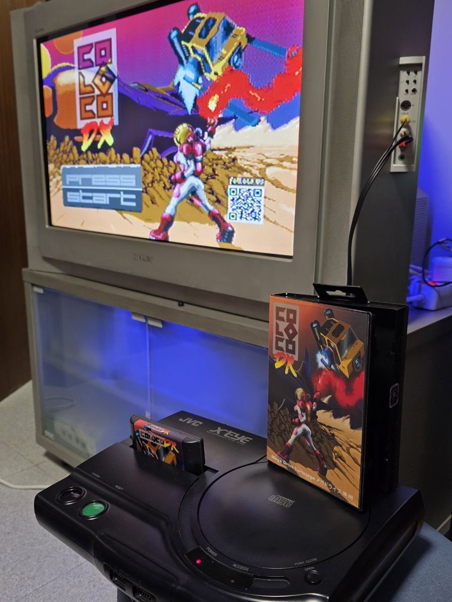 tuxedogamedevs's tweet photo. ¡José Luis @scyla79 nos envía esta foto de ColocoDX corriendo en su maravillosa Mega Drive JVC americana!

Nos confirma que el juego va como la seda en ella. 

¡Y que preciosidad de máquina!

¡Gracias por la foto José Luis! https://t.co/PsJBD6d0lP