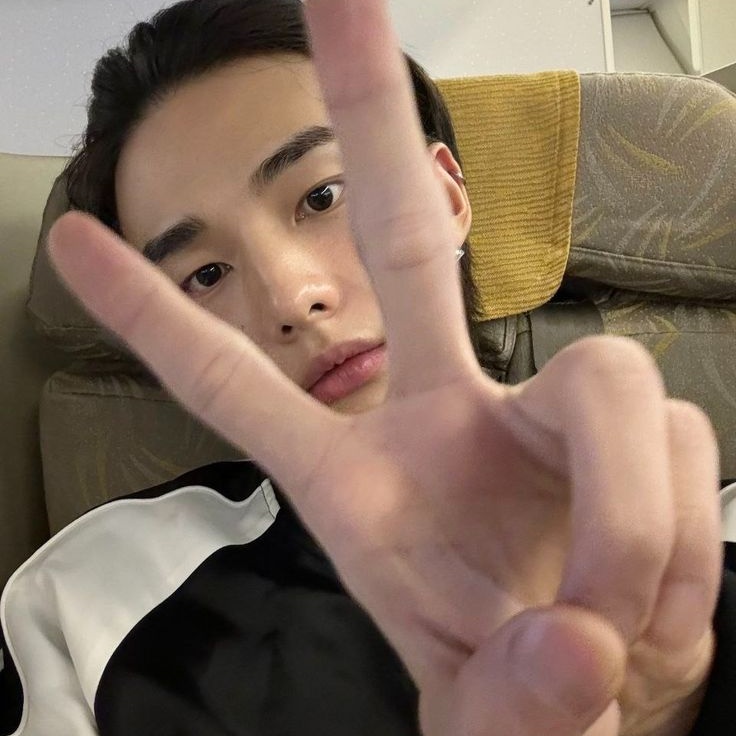 jnretzzz's tweet image. my personality guide  +  my bias  𖹭.ᐟ