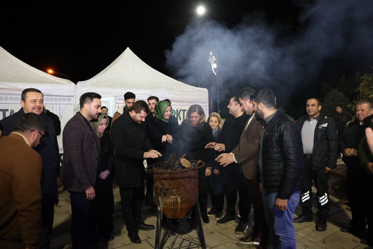 Genel Başkan Yardımcımız ve Sosyal Politikalar Başkanımız Sayın Fatma Betül Sayan Kaya ve İl Başkanımız Sayın Fatih Muhaddis Fedaioglu’nun ziyaretleriyle, AK Gençlik Ramazan Çadırımız ve Genç Nokta’mızda gençlerimizle samimi ve bereketli bir buluşma gerçekleştirdik.

Ramazan’ın