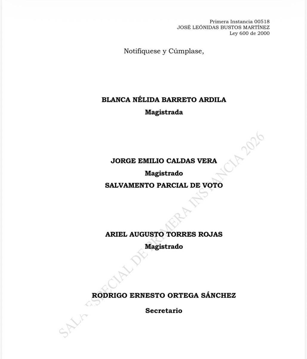 ATENCION: La <a href="/CorteSupremaJ/">Corte Suprema de Justicia</a> condenó a 10 años de cárcel al expresidente de ese Alto Tribunal, José Leonidas Bustos, por el escándalo de corrupción del Cartel de la Toga. La Corte ordena la captura inmediata de Bustos y pide que se expida circular roja de Interpol para su
