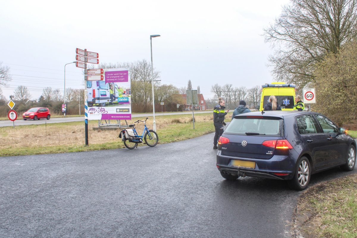 Fietsster gewond na botsing met auto in Sneek
