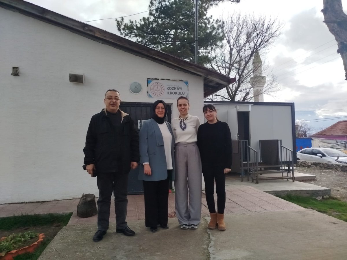 Kozkayı ilkokulunu ziyaret ettik. Öğretmen arkadaşlarımızla hasbihal ettik. Sendikamızın ilk hediyelerini kendilerine taktim ettik. <a href="/ebskadin/">Eğitim-Bir-Sen Kadın Komisyonu</a> <a href="/Sdka_Aydin/">Sıdıka AYDIN</a> <a href="/Mrymtfnoglu/">Meryem TUFANOĞLU</a> <a href="/Mrymtfnoglu/">Meryem TUFANOĞLU</a> <a href="/SerifeBilik/">Şerife Bilik</a>