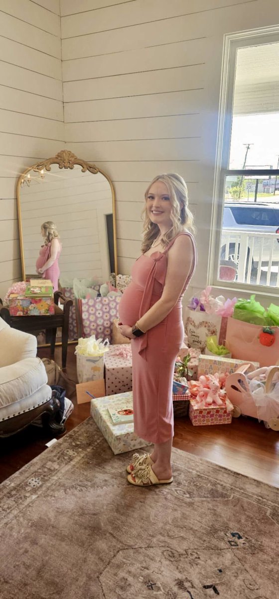 The Pregnant Lover 🤰🏼 tweet media