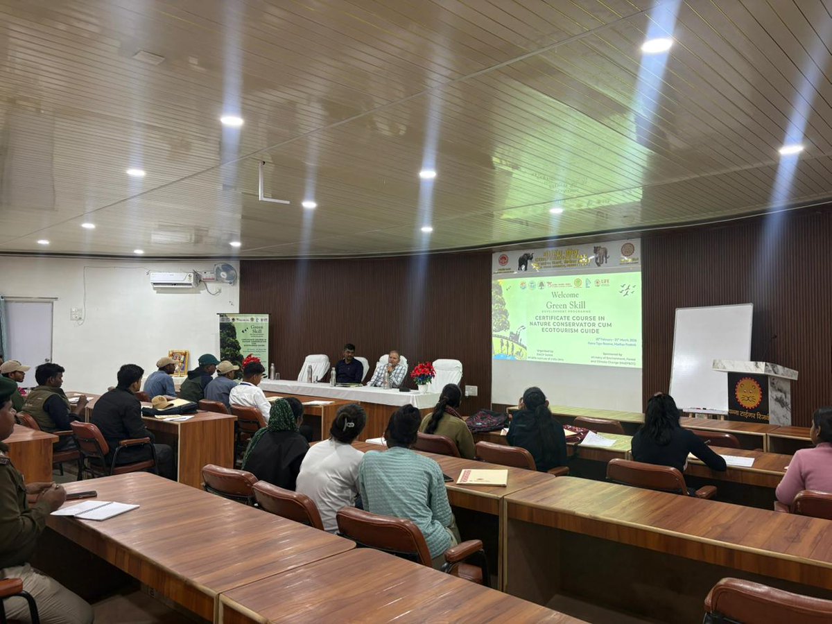 wii_eiacp's tweet photo. An engaging introduction &amp; discussion with the Field Director of Panna Tiger Reserve, Forest Dept., MP, along with GSDP trainees.

Trainees shared their aspirations as future Nature Conservators &amp; Eco-Tourism Guides.

Focused on conservation, community participation. https://t.co/4CBsWvAVdf