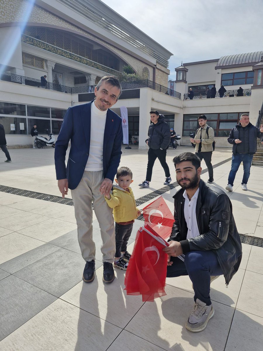 “ŞEHADETİN BİZE MİRAS, ADIN ONURDUR FIRAT.”

Ülkücü şehidimiz Fırat Yılmaz ÇAKIROĞLU ’nun şehadet yıl dönümü münasebetiyle, cuma namazı sonrasında mevlid-i şerif okutulmuş ve şanlı bayrağımız dağıtılmıştır.

<a href="/ayyildirim1/">Ahmet Yiğit Yıldırım</a> 
<a href="/Abdullahyuksll/">Abdullah Yüksel</a>