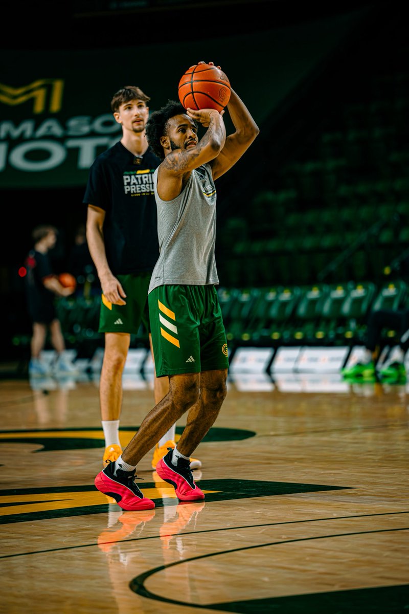 Yevin_k's tweet photo. GMU Esports X GMU Basketball Collab https://t.co/WPi03TgsYD