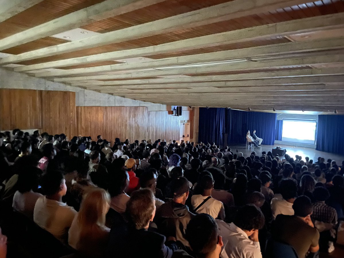 🇻🇪 Hoy se cumple un año de una fecha inolvidable en la UCV. En la capital y primera universidad de país, no esperábamos vivir ese nivel de entusiasmo por la búsqueda de nuestra verdadera Historia. Ese día nos prometimos llevar estos encuentros a todos los estados de Venezuela.