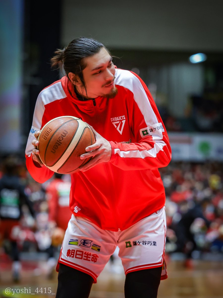 これは上から降ってきたボールが頭に直撃してぴえん🥹💦ってなってるQ