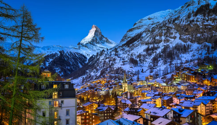 cmateika's tweet photo. @DataHaven_xyz 
I loved my trip to Switzerland for its breathtaking Alpine landscapes, charming mountain towns, and peaceful atmosphere, where the majestic Matterhorn and the glowing evening lights of Zermatt created a truly magical mood. https://t.co/jnvo4aL60S