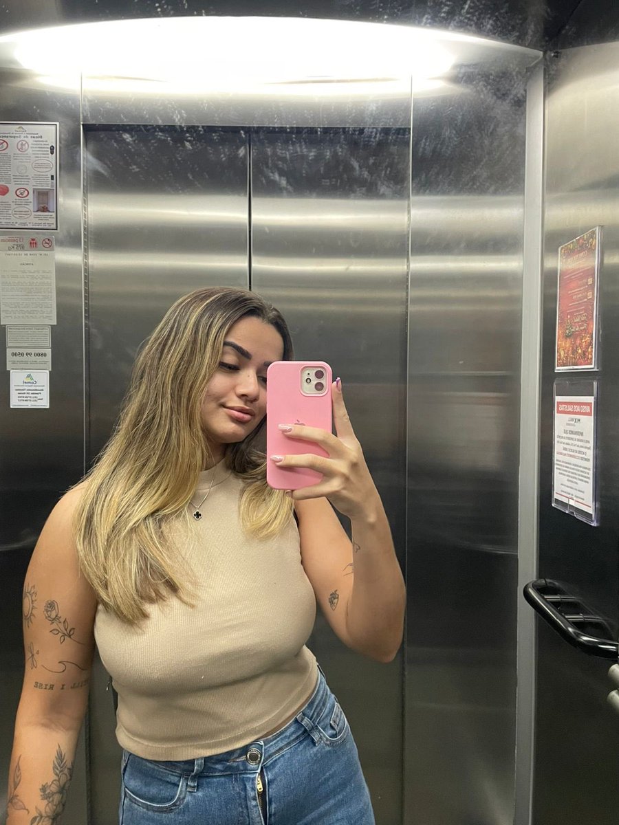 Analu_Feet's tweet photo. Você sonha em estar abaixo dos meus pés 
#packdope #findom #domme https://t.co/GUBTyttgBN