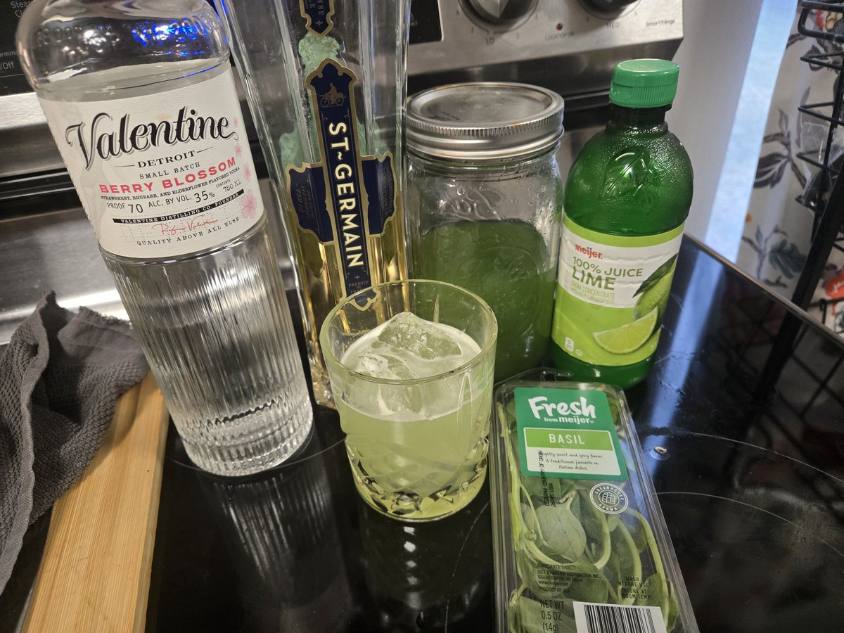 MessiahTheories's tweet photo. Ive been on a cocktail spree

Im not going to lie im insanely gifted with this

This Valetine Cucumber cocktail would win awards https://t.co/4e2cL2lT1B