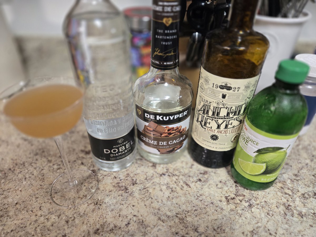 MessiahTheories's tweet photo. Ive been on a cocktail spree

Im not going to lie im insanely gifted with this

This Valetine Cucumber cocktail would win awards https://t.co/4e2cL2lT1B