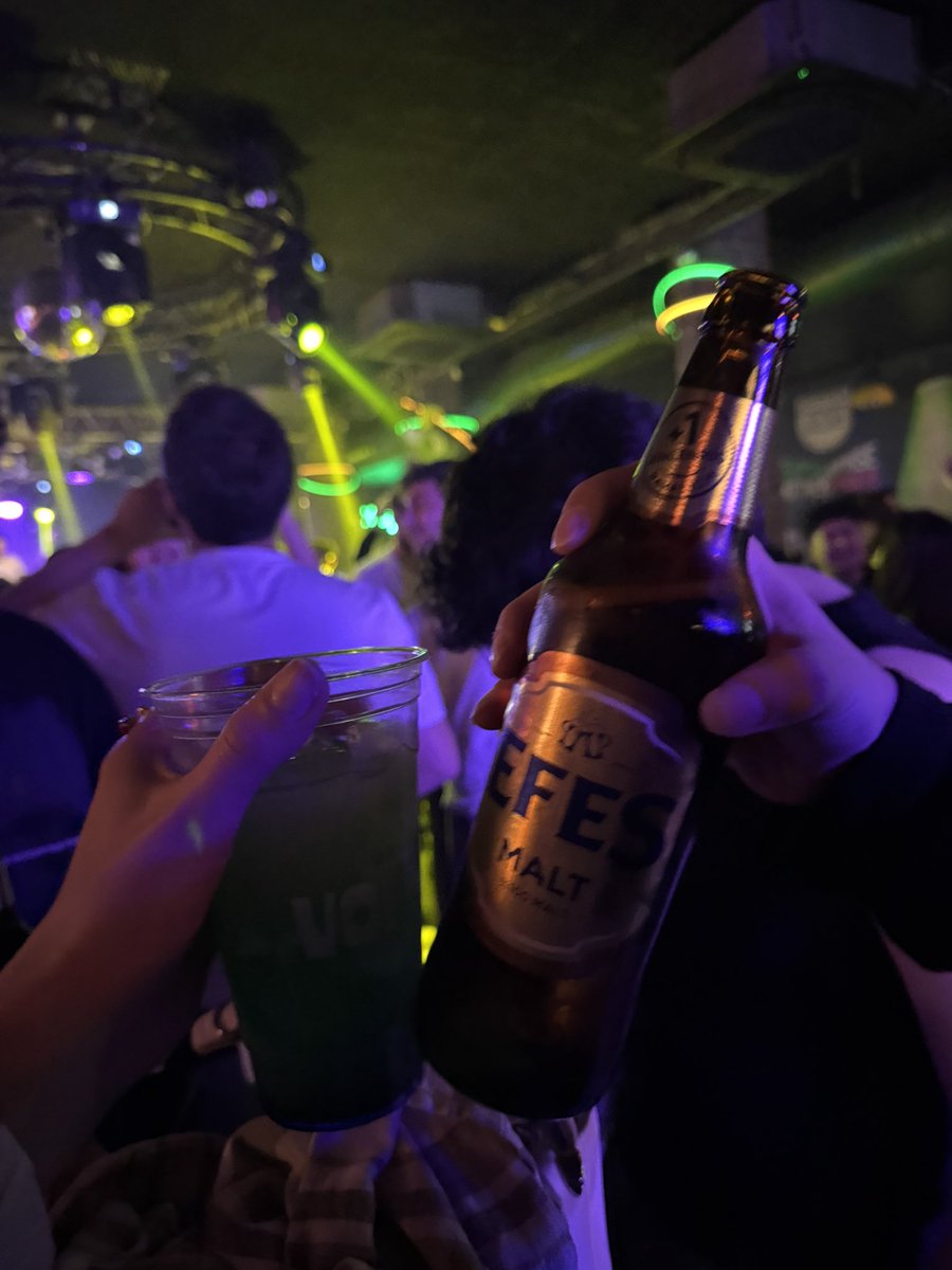 Ramazan diye  alkolsüz kokteyl için her kızın alkolik clup bağımlıs bir arkadaşı vardır