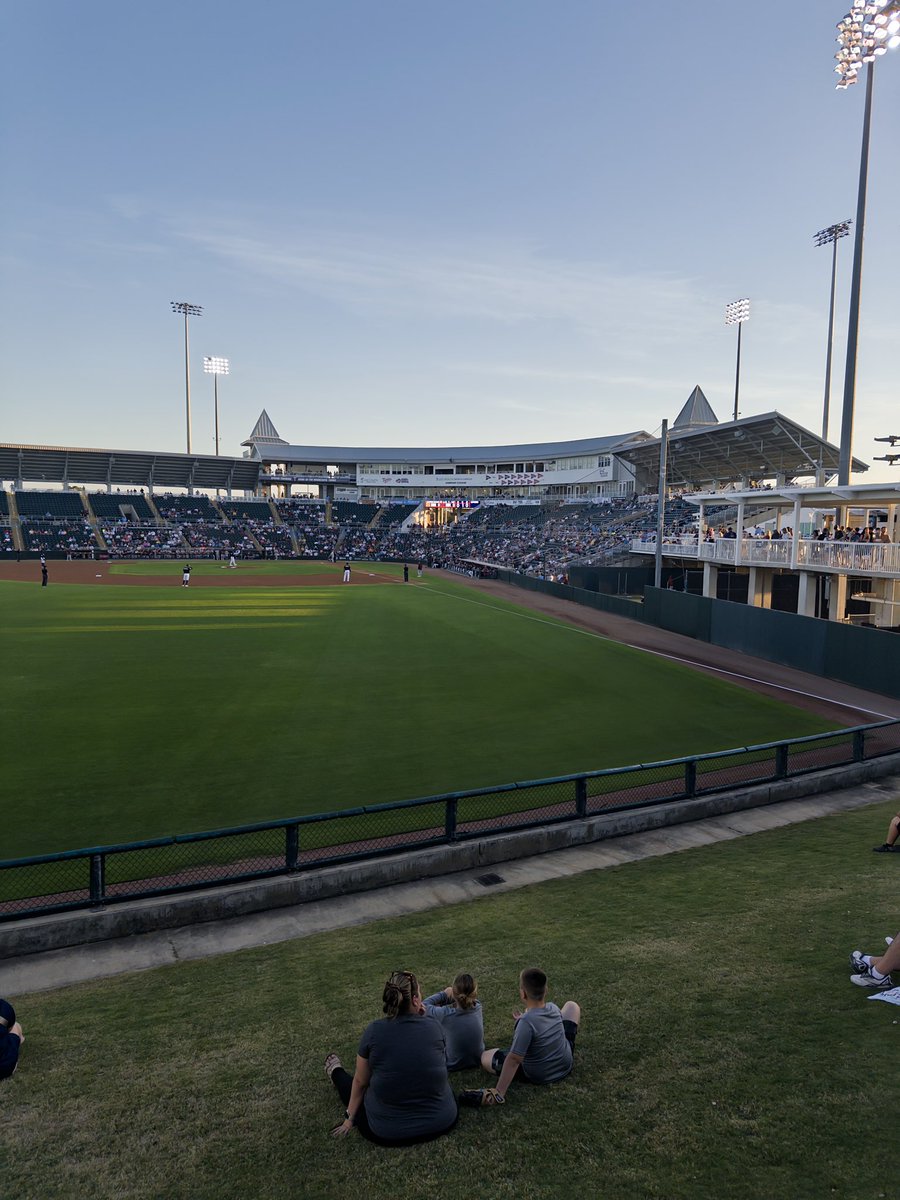 STOnline's tweet photo. Game 2 of today’s doubleheader: U of M Golden Gophers vs. Minnesota Twins. Golden Gophers using metal bats. #mlb #springtraining https://t.co/Bf6Nb8tdOp