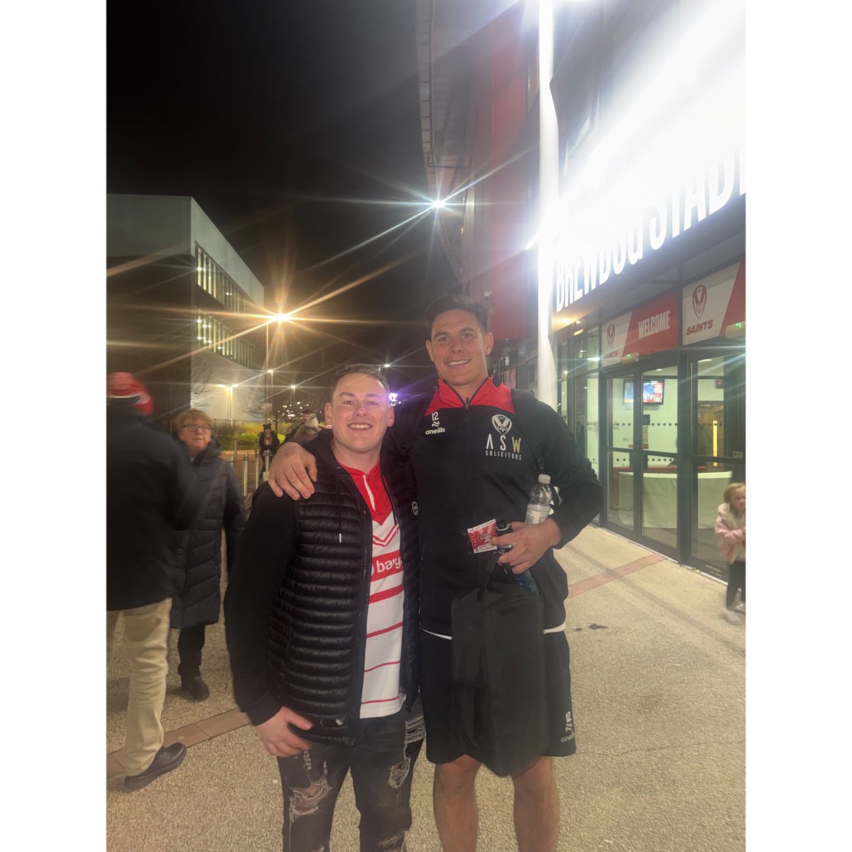 Red Vee Pins tweet media