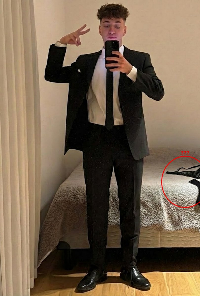 Para los que no llegaron a ver la foto que borró Baul.

(no se sabe el/la dueña de lo de atrás)