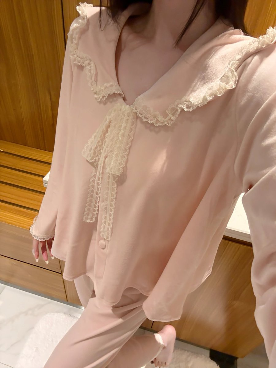 ponloeur678's tweet photo. Velvet dreams in pastel pink🫶😴 https://t.co/2dfCcUddg9