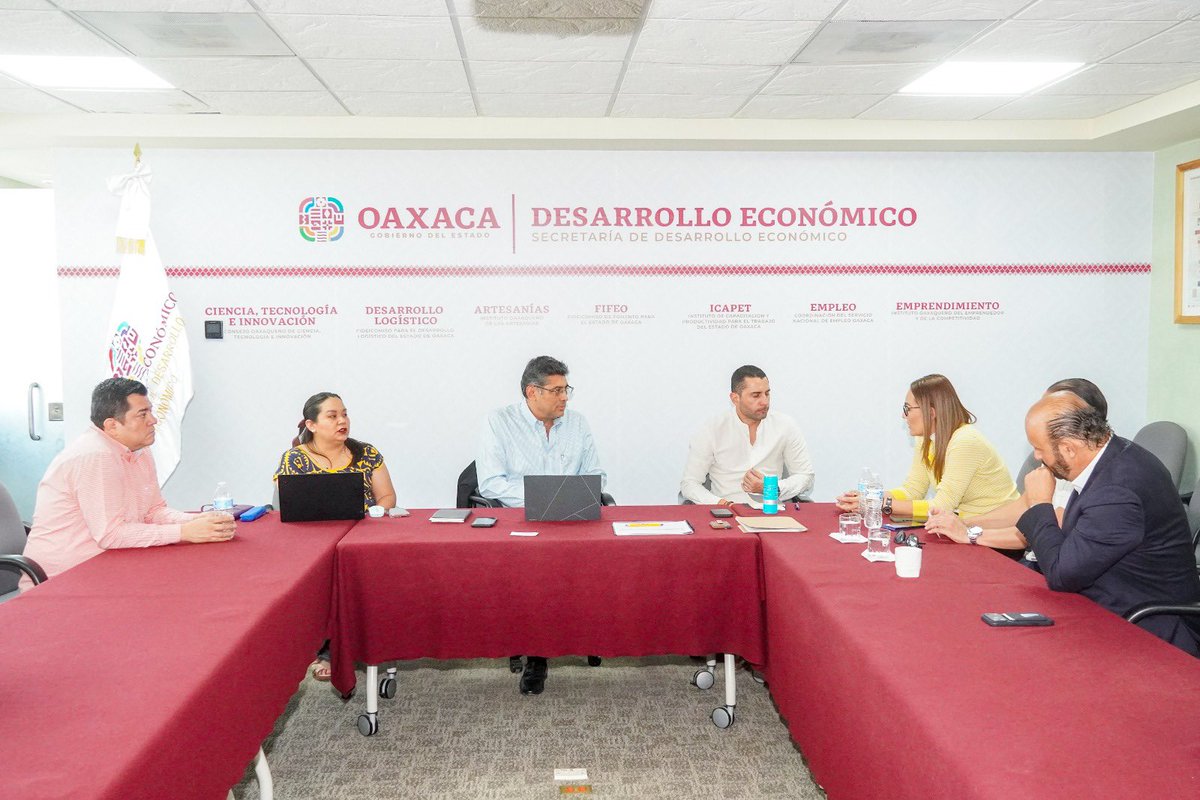 RaulRuizRobles's tweet photo. Sostuvimos reunión de trabajo con directivos de la cadena comercial @PiticoMx para conocer sus planes de expansión en Oaxaca. https://t.co/TDJxxbocwZ