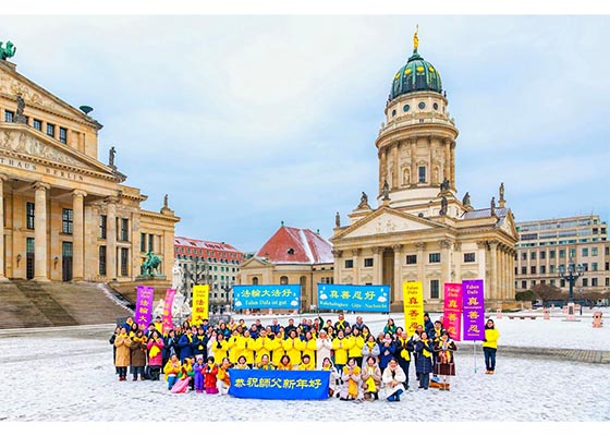 MinghuiFr's tweet image. Les pratiquants de Falun Dafa en Allemagne expriment leur gratitude envers Maître Li et lui souhaitent un bon Nouvel An chinois. #FalunDafa #Greetings #HappyChineseNewYear #Gratitude fr.minghui.org/html/articles/…