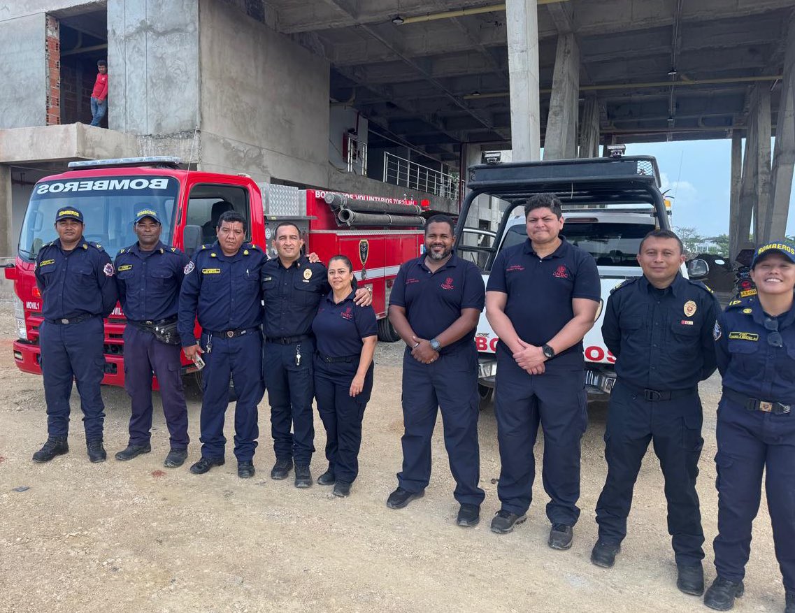 DNBomberosCol's tweet photo. 👩🏻🚒🚒👩🏼🚒 | Dentro del recorrido por la región afectada, la @dnbomberoscol #AEstaHora visita la nueva sede del CBV de Tolú y las instalaciones del CBV de San Antero, en compañía de nuestra Capitán en Jefe Lina María Marín Rodríguez, junto al equipo técnico y profesional de la #DNBC. 🙌
Estas acciones permiten continuar fortaleciendo la infraestructura bomberil, optimizar la prestación del servicio, reducir los tiempos de respuesta ante emergencias y, de igual forma, dignificar la calidad de vida y las condiciones laborales de nuestras unidades bomberiles.
#BomberosCol 🇨🇴