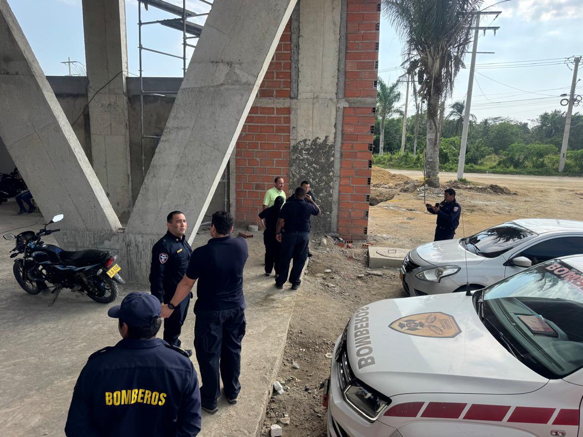 DNBomberosCol's tweet photo. 👩🏻🚒🚒👩🏼🚒 | Dentro del recorrido por la región afectada, la @dnbomberoscol #AEstaHora visita la nueva sede del CBV de Tolú y las instalaciones del CBV de San Antero, en compañía de nuestra Capitán en Jefe Lina María Marín Rodríguez, junto al equipo técnico y profesional de la #DNBC. 🙌
Estas acciones permiten continuar fortaleciendo la infraestructura bomberil, optimizar la prestación del servicio, reducir los tiempos de respuesta ante emergencias y, de igual forma, dignificar la calidad de vida y las condiciones laborales de nuestras unidades bomberiles.
#BomberosCol 🇨🇴