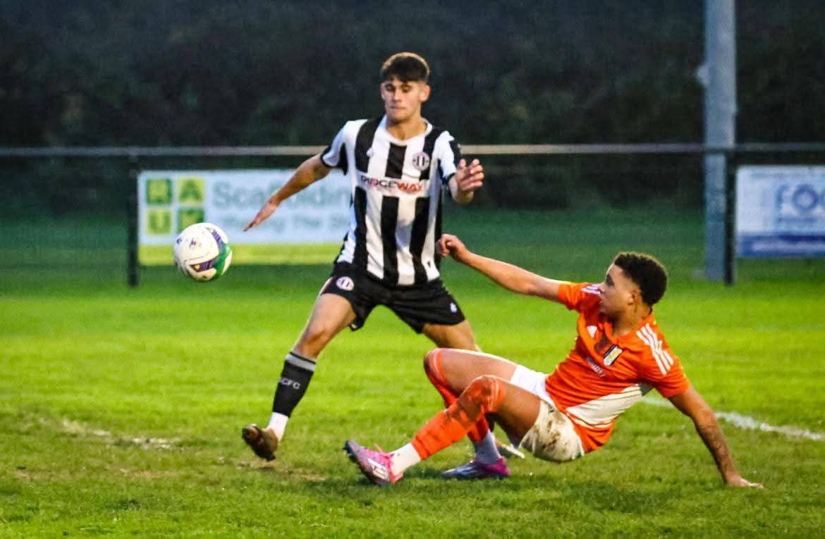 Staplefordu21s's tweet photo. Full Time 
Staveley 0-3 Stabbo
@HFennell05 ⚽
Noah Button ⚽⚽

Mom @JoeGeekie 
Running out of words to describe Joe's performances but to keep it short Rolls Royce, Slippers,Cigar 👏🏻👏🏻 https://t.co/9FAYvJhhKY