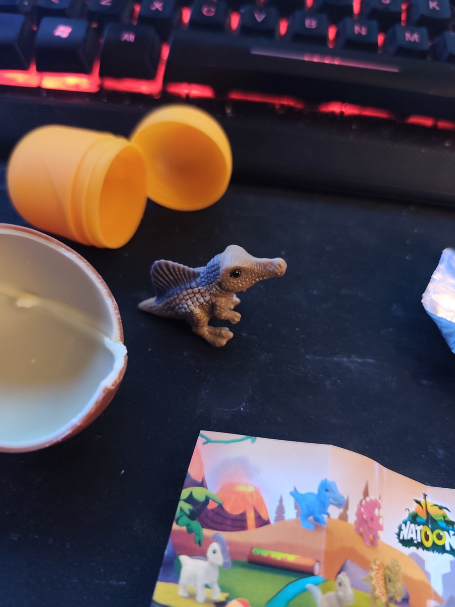 I JUST GOT MY FAVOURITE DINOSAUR IN A KINDER EGG, FUCK YEAH.
This one goes out for you my beloved <a href="/Sornaman2001/">Spinosaurus</a>, dont listen to that bitch ass T-rex, he just mad cus he ain't you