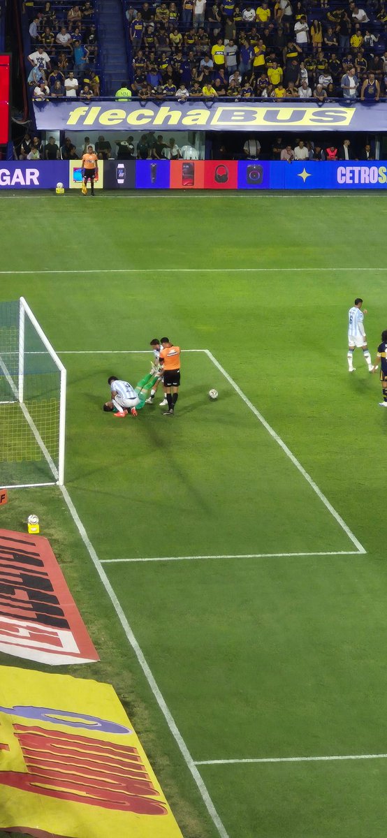 Estoesbocaof's tweet photo. 33' PT Boca 0-0 Racing

Cambeses en el suelo por un choque con Ayrton Costa.

.
.
. https://t.co/MdL6CHg64v