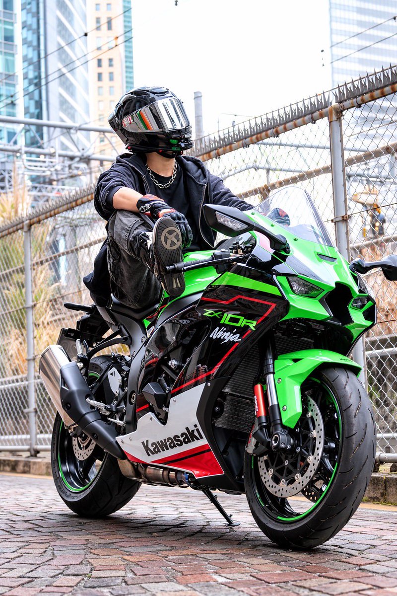 こちら持ち主の弟👇 私が写真撮ったの〜😆 #zx10r