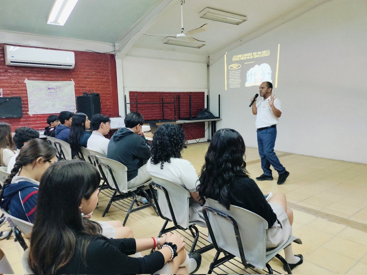 Jgpm12Jose's tweet photo. Conferencia #Inteligencia Emocional https://t.co/5B8yCUQh3a