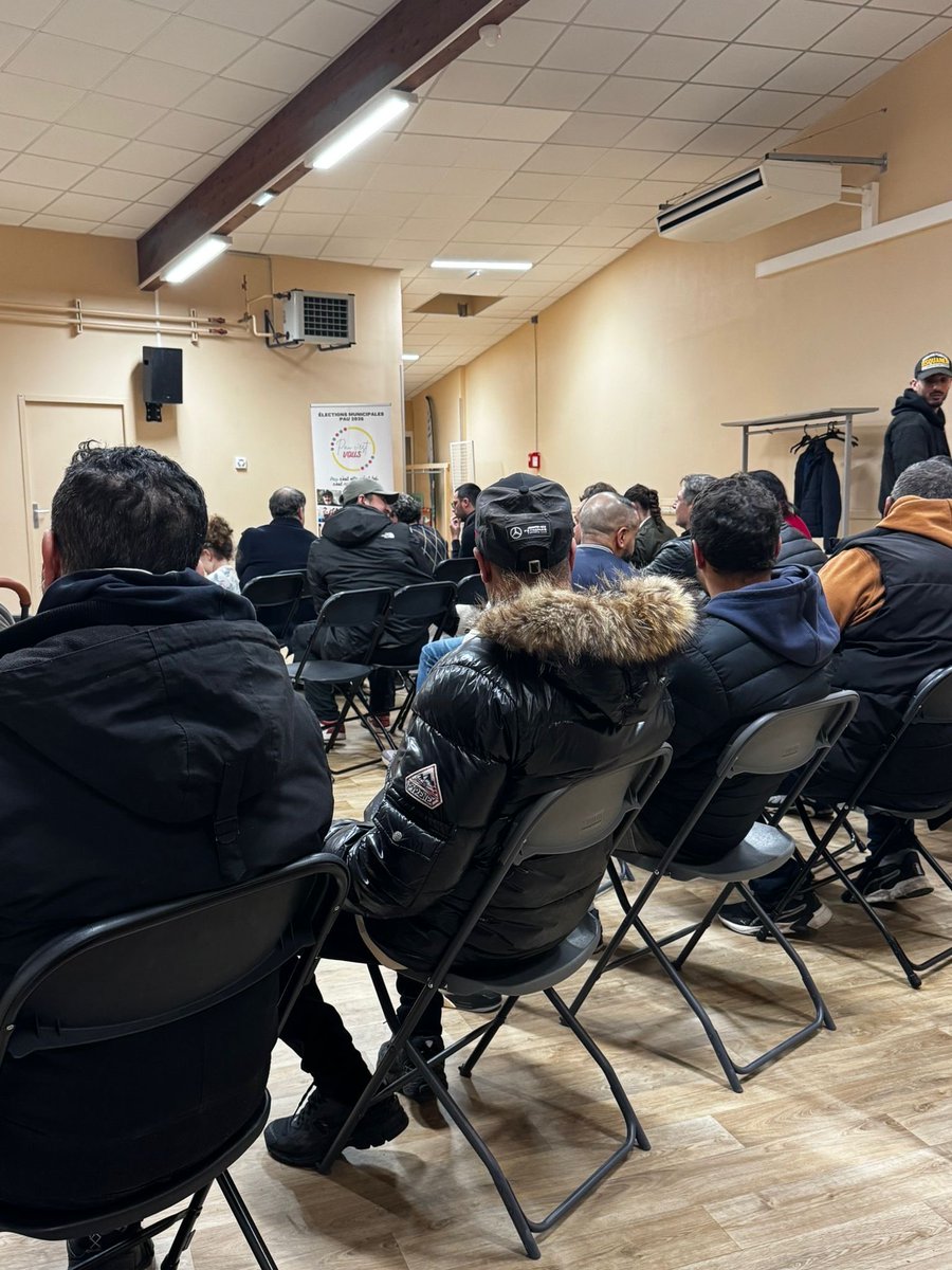 PascalBoniface6's tweet photo. Première réunion publique réussie au quartier Ousse des Bois à @Ville_Pau.
Merci aux habitants venus nombreux à notre rencontre.

#Municipales2026 #Pau #Ensemble #Boniface https://t.co/B3jT4mCeU5