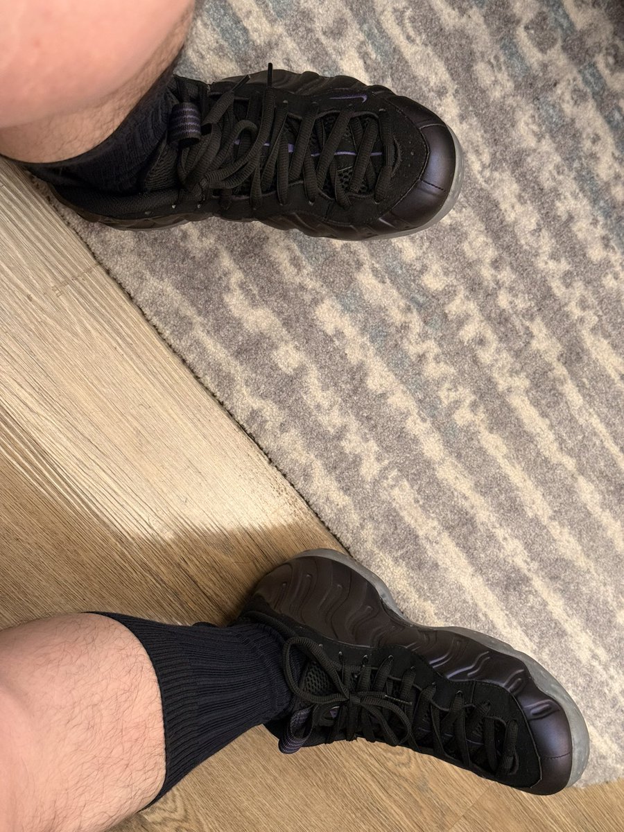 sneakerbear tweet media