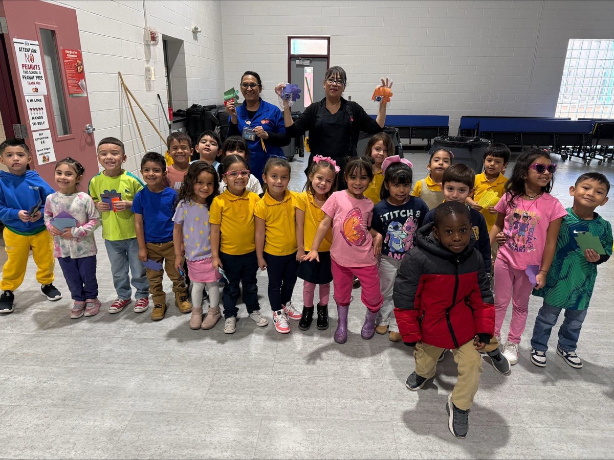 SierraVista_SA's tweet photo. Our Wranglers shared kindness with others quite a bit this week! #SmallActs #BigHearts #TeamSISD #ALLIN #FocusedAndFierce https://t.co/rufxmPQ5ut