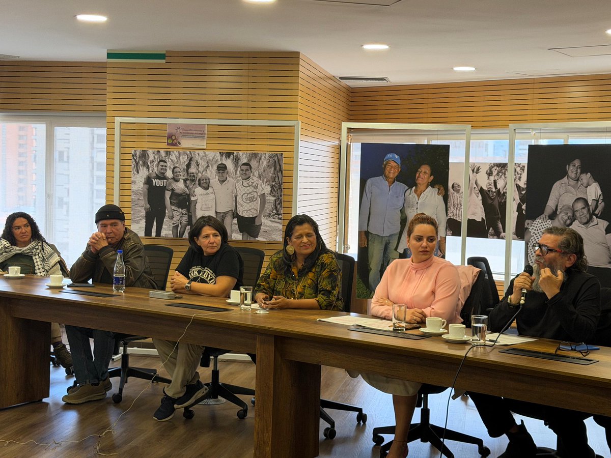 Embajada de Cuba en Colombia tweet media