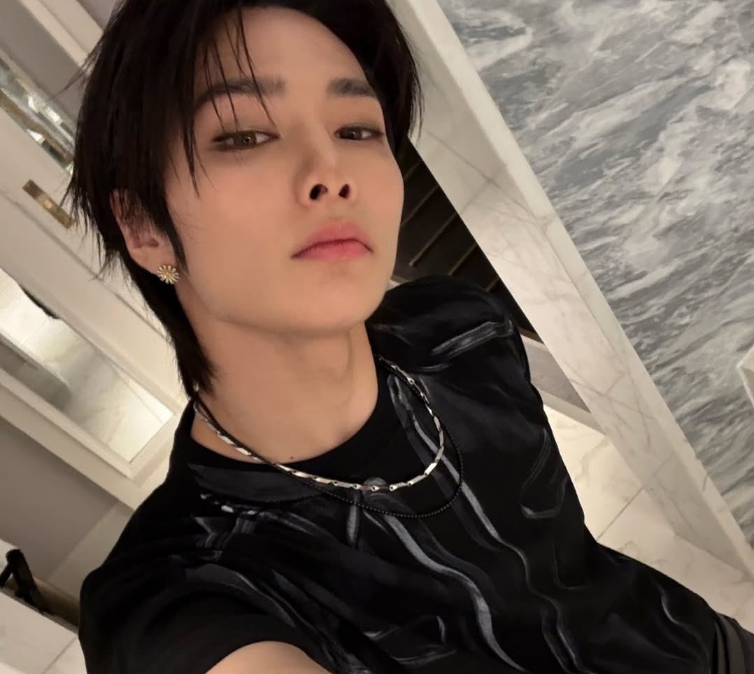 Lawghera's tweet photo. #jeongchan mini au  |  TEARS

⤷  Jeongin tem sentimentos meio.. inusitados, pelo melhor amigo do seu irmão  ──  e por meio de um simples tweet, Bangchan fica sabendo que o irmão gatinho do seu amigo, tem uma "quedinha" por ele.. https://t.co/6cXyKjx9Jy