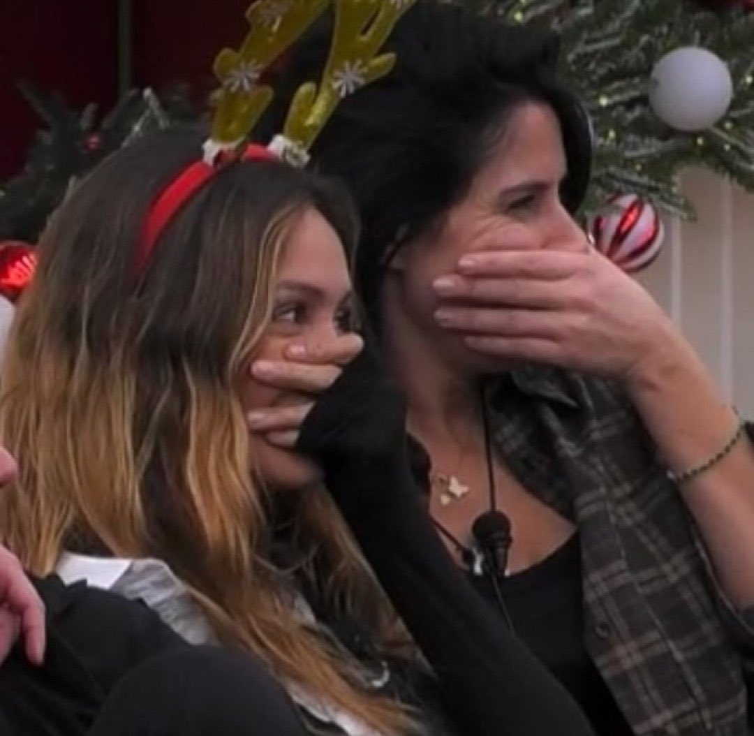 _9pan's tweet image. a mais nova sendo pauta KKKKKK que negócio aleatório