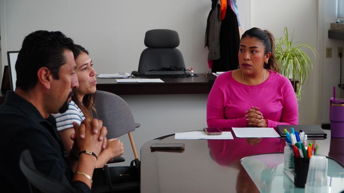 ValeriaGroA's tweet photo. Nos reunimos con el Comité de Victoria Popular en la Delegación Epigmenio González para escuchar, dialogar y seguir trabajando en equipo por su colonia.

¡Gracias por permitirnos el diálogo y por su compromiso! 🤝✨ https://t.co/T15vtiHPYp