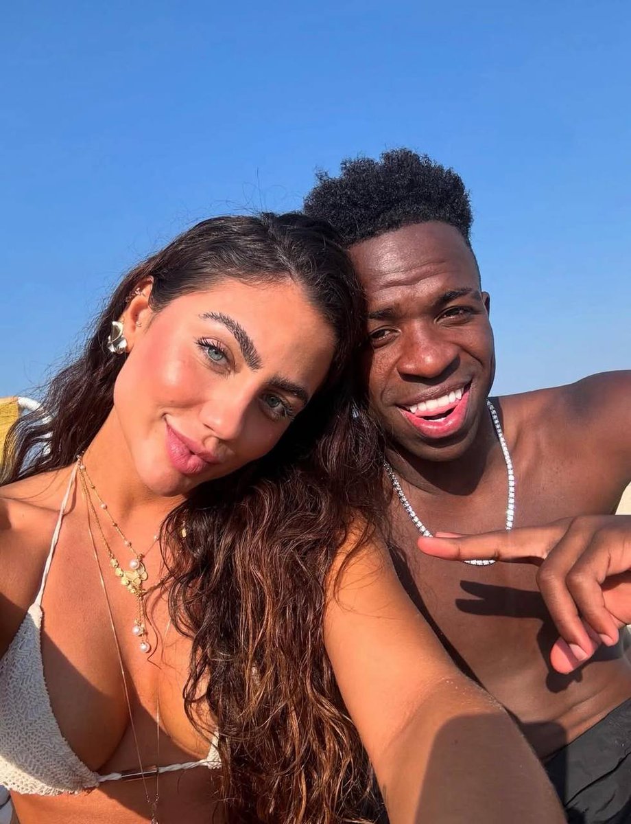 kiyashaber784's tweet photo. 🔴 Vinicius Junior'un eski sevgilisi Jessica Tuga:

• "Bazı siyahi futbolcular, ırkçıIığa maruz kalıyoruz diye şikayet ediyorlar.

• Ama nedense hep beyaz tenli ve sarışın kızlarla çıkıyorlar. Asla siyahi bir kadınla çıkmıyorlar.

• Bunun sebebi ne sizce? Aslında cevabı açık. Bu yüzden bana bu insanlardan ahlak dersleri vermeyin!"