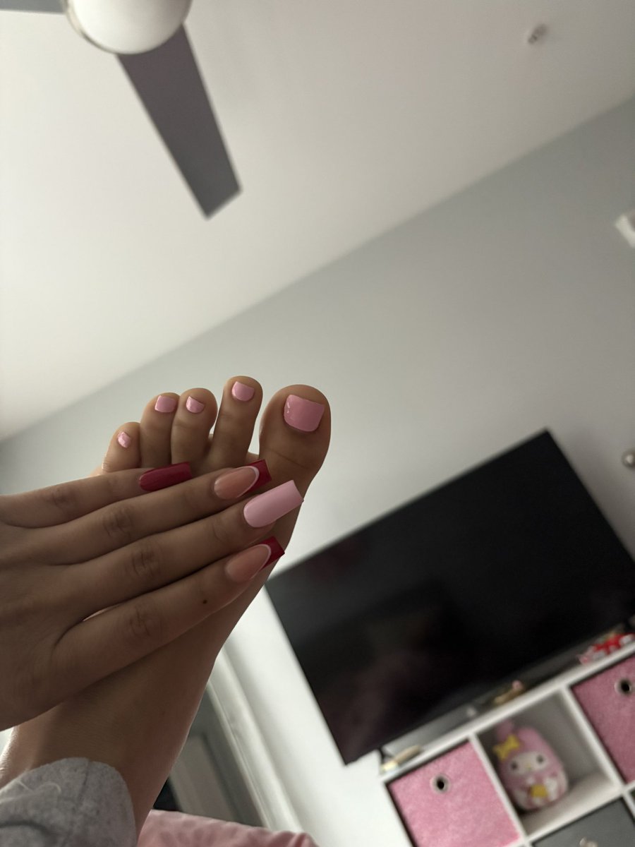 vadavaebae's tweet image. I love pink🙃