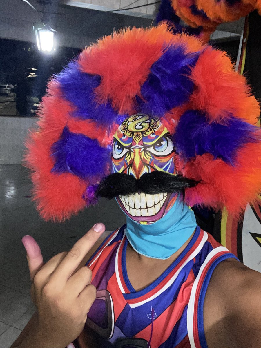 A máscara q parou o carnaval 😍🎭🍺

Rumo aos 6 anos! 🎭🍺