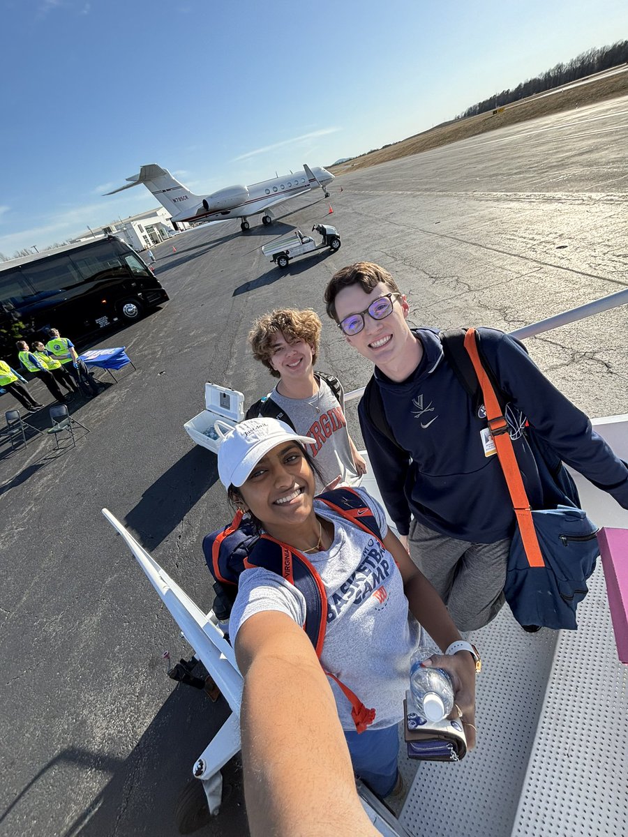 UVAWomensHoops's tweet image. It doesn’t happen without them. 🧡
Happy #ManagerAppreciationWeek to the ones who keep us running every single day.

#GoHoos 🔸⚔️🔹 #GNSL