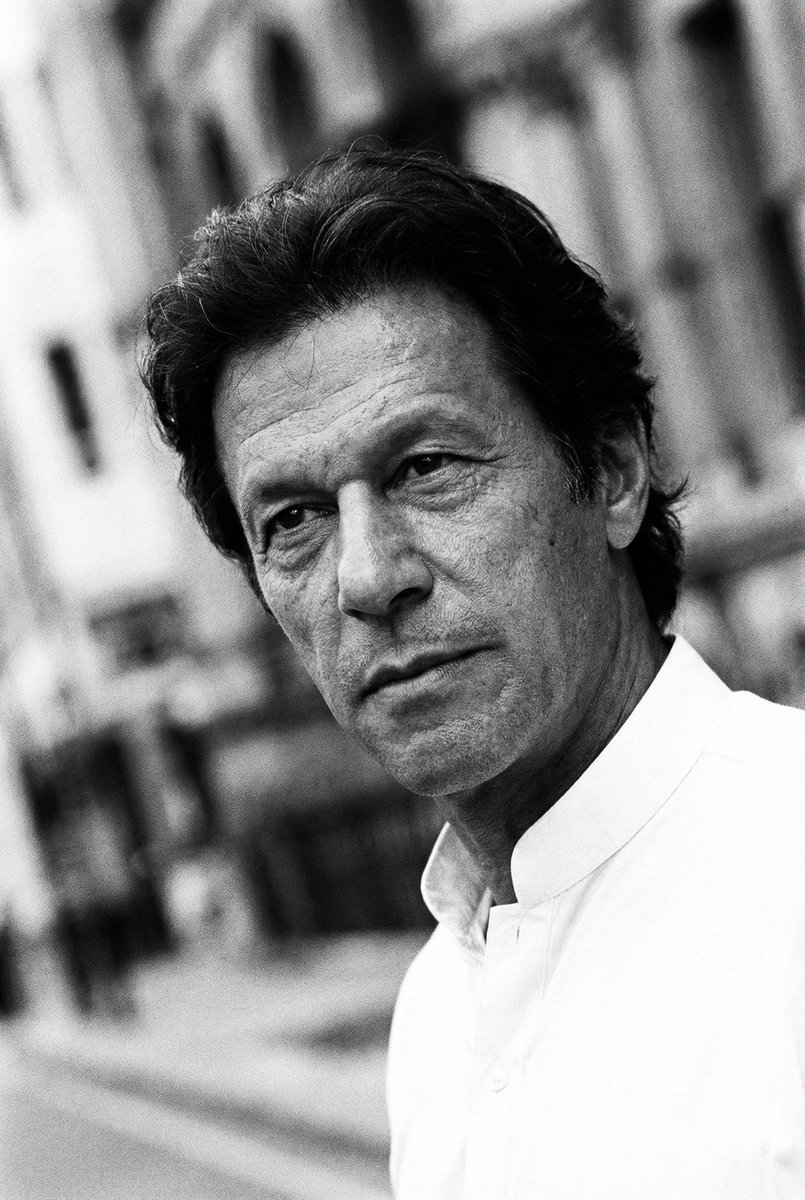 سب باتیں خبریں ایک طرف 
عمران خان کی آنکھ کاعلاج اب تک نہیں شروع ہوا
کوئی ٹیسٹ رپورٹ خان کو یا فیملی کو نہیں دی گئی
بلڈ کلاٹ کی وجہ زہر یا کچھ اور کوئی رپورٹ نہیں