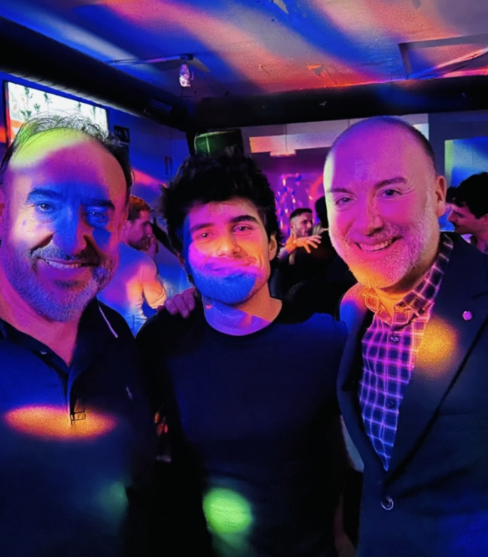 mariliendrepop's tweet photo. El chico de los chicos, define éxito. #envidiosas #martinurrutia #muno #chicodeloschicos #siemprebienrodeado https://t.co/aTYSKn8CXr