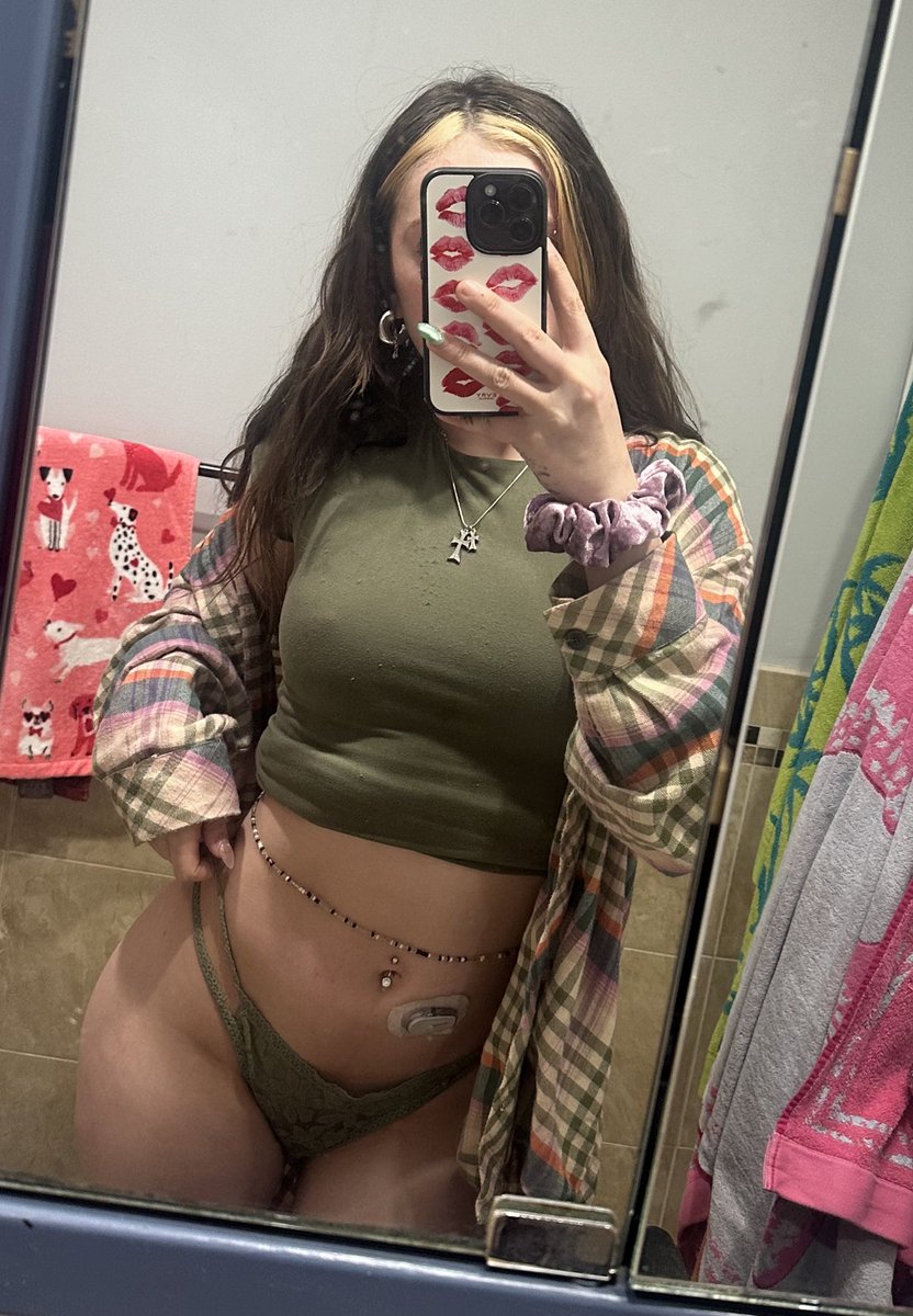 ShopiaaXxx's tweet photo. Alllll matchyyy💚🩷 #follow #newhair https://t.co/3bCzRpQiEh