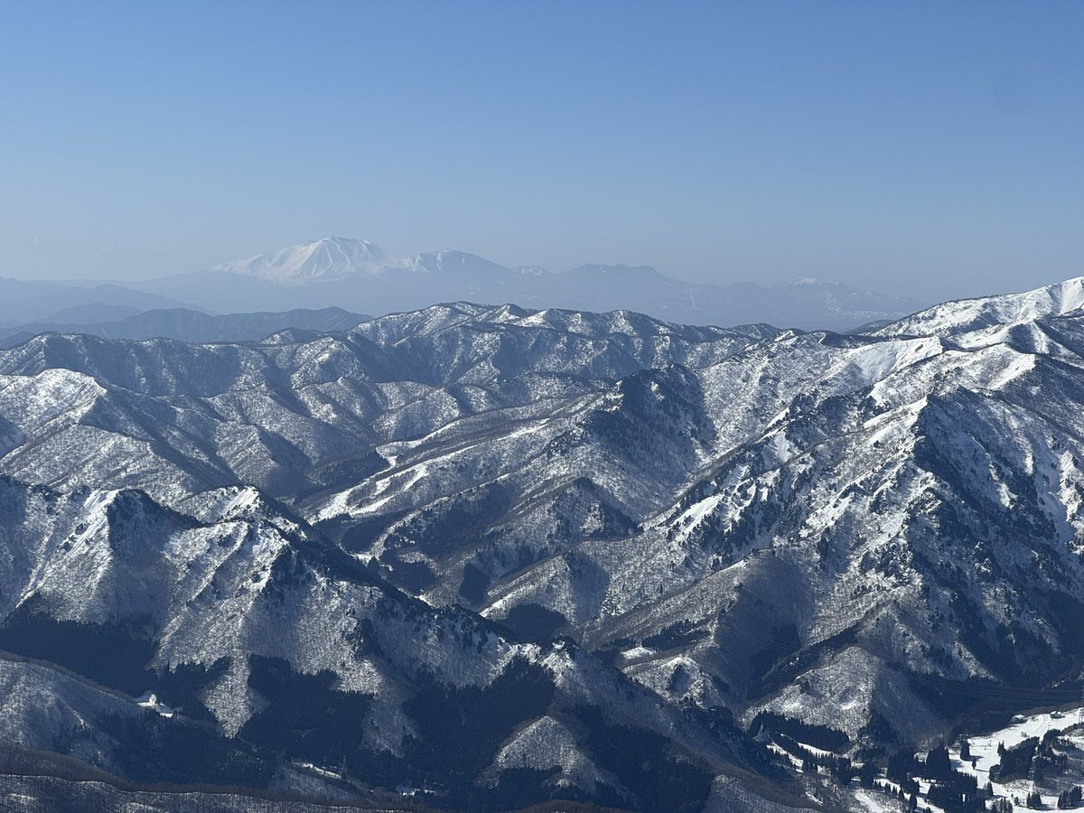 実は先日の平標で軽く膝を捻挫しました〜
絶賛治療中ですが、神経痛って言うんでしょうか、あの痛みがまだ続く🥹
