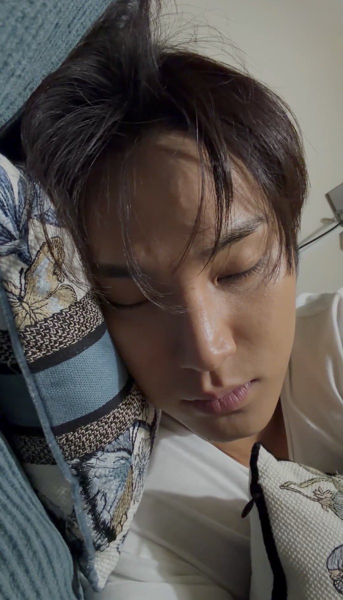 ♡♡♡♡
민규는 정말정말 따랑스러오...
너모너모 예뽀니얌ㅜ.ㅜ