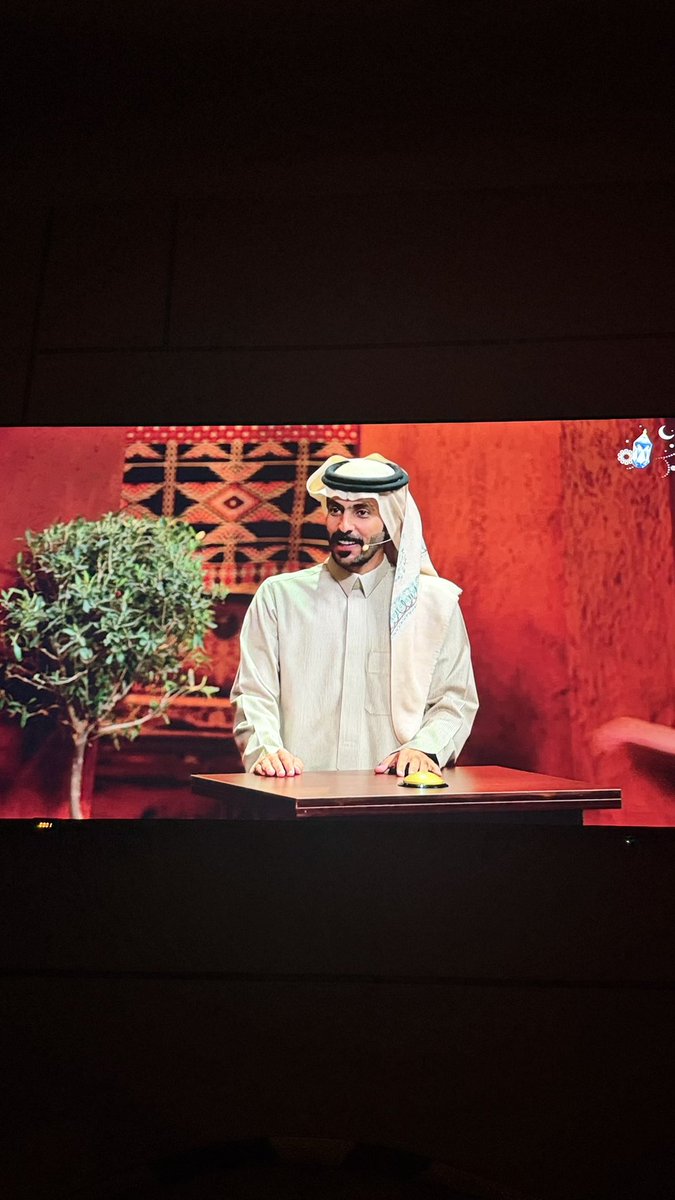 تدري وش يقول سعود مبارك..

ترا بنت الحصان النادره ما تقبل التهجين
"وخيّالٍ ما يملى عينها ماهوب عاسفها"

— سعود مبارك