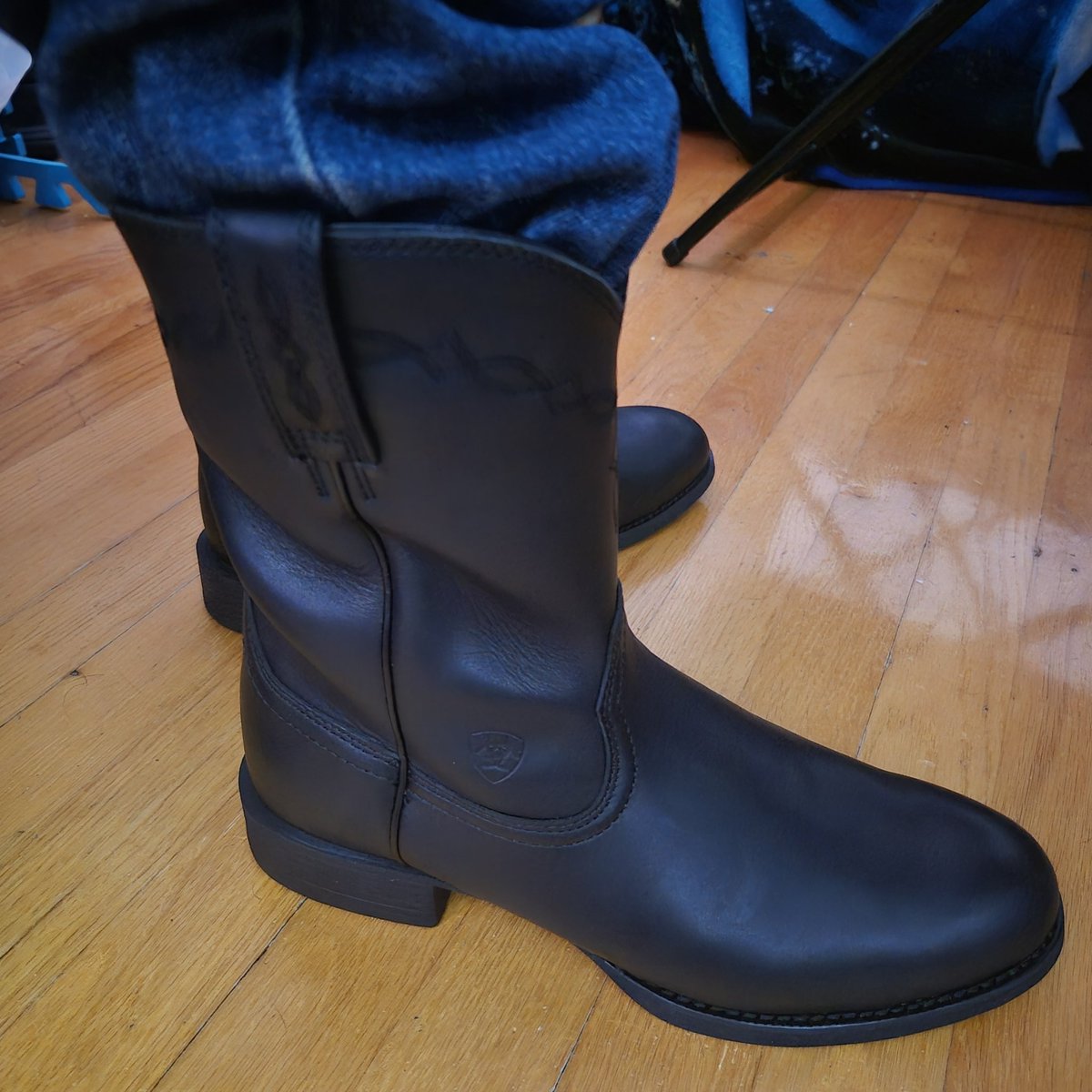 gorthar666's tweet image. New pair of Ariat Heritage Roper Western boots #ariat #leather #cowboy #boots