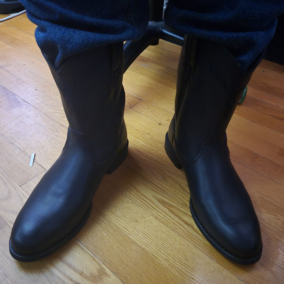 gorthar666's tweet image. New pair of Ariat Heritage Roper Western boots #ariat #leather #cowboy #boots